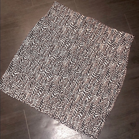 EXPRESS Bodycon Black & White Pattern Mini Skirt - Picture 2 of 4